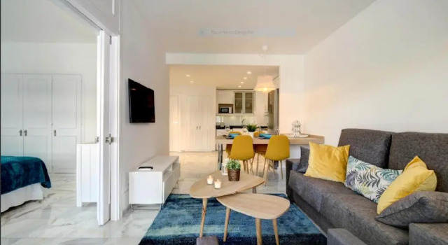 Marbella Center New and Luxurious Apartment on the beach 627, Забронировать Апартаменты/квартира Отели Марбелья с бассейном, рядом с Автобусный вокзал Марбельи, Бассейн