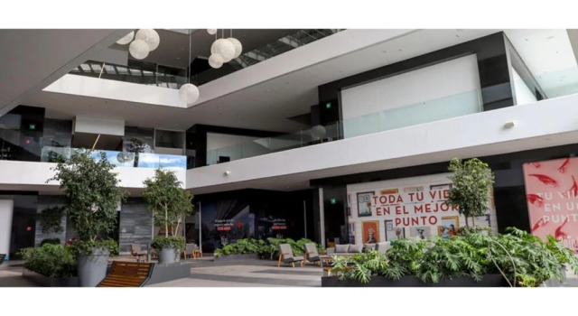 Luxurious Apartment with Amenities Near Santa Fe