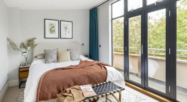 Riverside Home with Private Parking