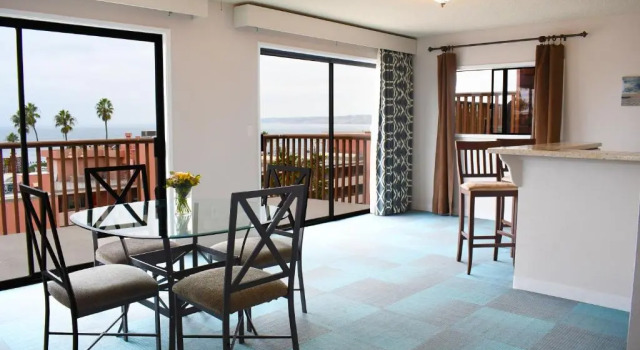 Люкс терраса с 2 комнатами с видом на океан La Jolla Cove Suites