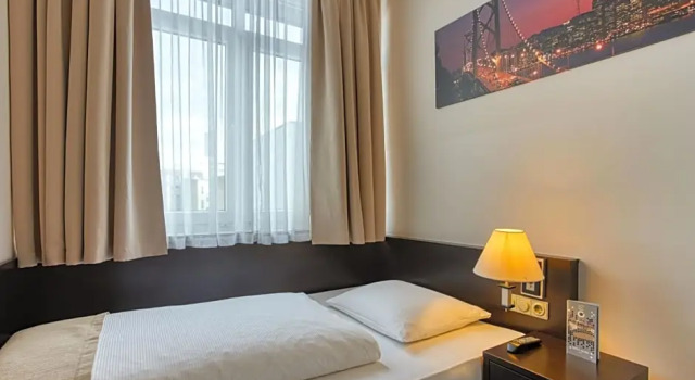 Одноместный номер Standard TITANIC Comfort Kurfürstendamm