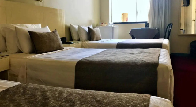 Трёхместный номер Standard Embajadores Hotel