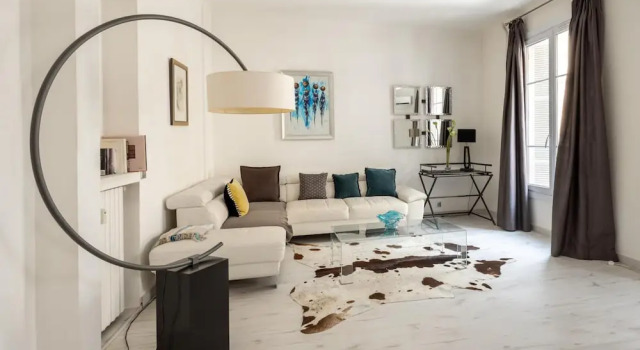 Коттедж Centrally located modern 2 Bed apartment in Cannes with aircon and high ceilings and modern design 696
