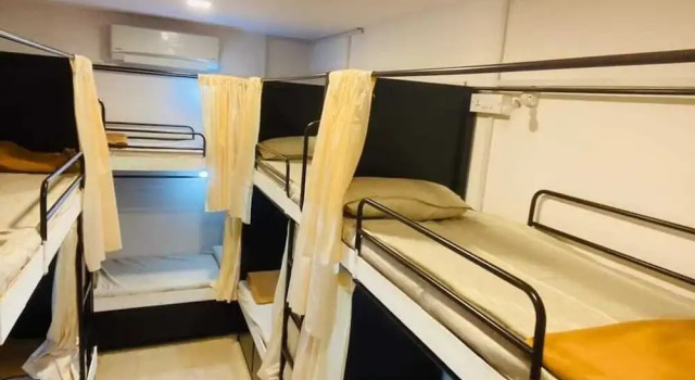 Кровать в общем номере goldenstar deluxe dormitory
