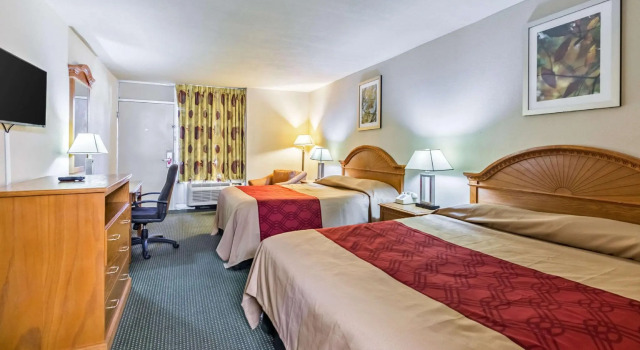 Четырёхместный номер Standard Quality Inn Baytown