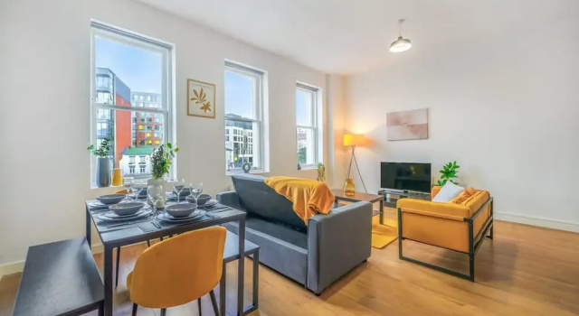 Spacious Apartment for Groups in City Centre, Забронировать Апартаменты/квартира Ливерпуль Мерсисайд, рядом с Harold Cohen Library