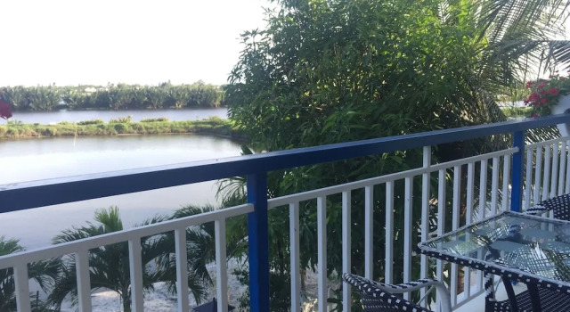 Номер Deluxe с балконом Tra Que Riverside Homestay