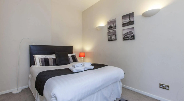Club Living - Barbican Apartments, Забронировать Апартаменты/квартира Отели Лондона с парковкой, рядом с Госпиталь Святого Варфоломея, Парковка