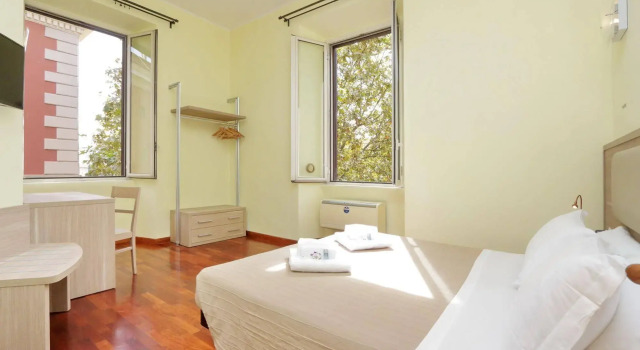 The Guesthouse, Забронировать Отель Отели Рима с парковкой, рядом с Универмаг La Rinascente, Парковка