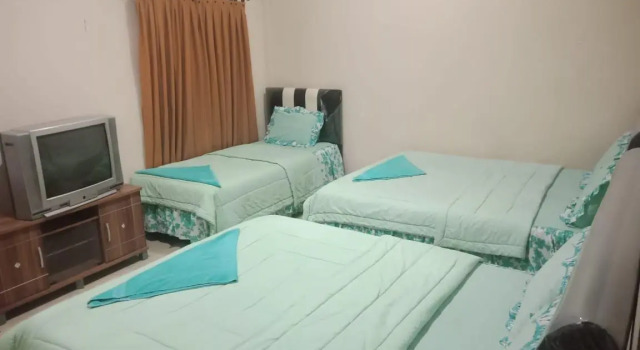 Suite Pakar Hotel, Rezerwuj Hotel Berastagi Sumatra