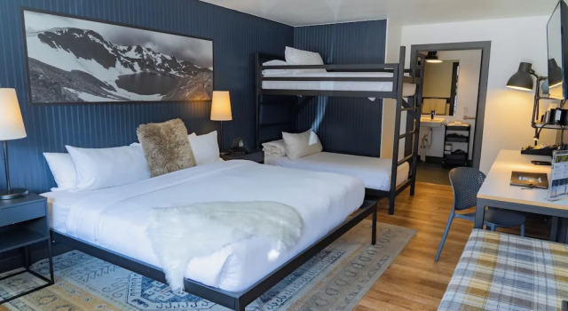 Четырёхместный номер Deluxe Gravity Haus Winter Park