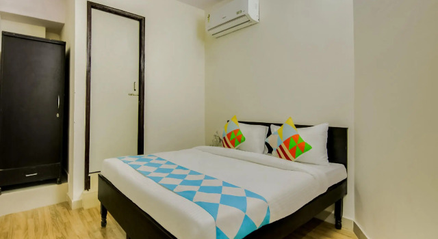OYO 78800 Cozy Stay Lajpat Nagar Part 2, Забронировать Дом для отпуска Отели Нью-Дели с парковкой, Парковка