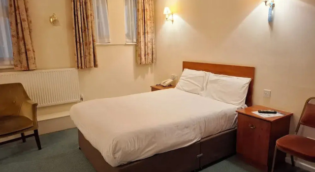 Четырёхместный номер Standard Borough Arms Hotel
