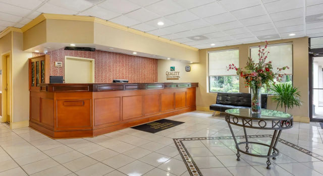 Quality Inn & Suites Hanes Mall, Забронировать Отель Уинстон-Сейлем Северная Каролина