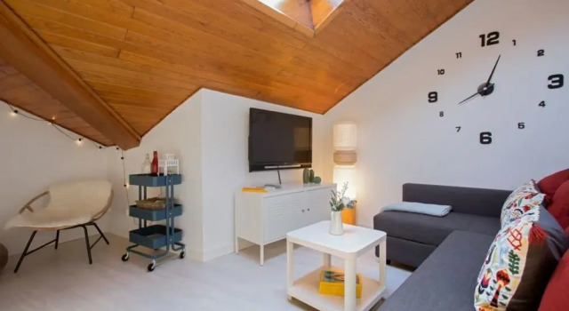 Lovely and chic 1 Bedroom Apt next to Puerta del Sol