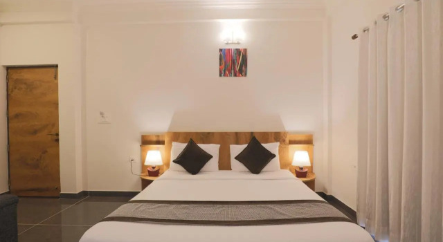 Aaria Residency, Rezerwuj Hotel Hotele w Arambol z basenem, Basen