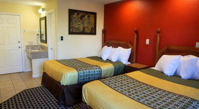 Четырёхместный номер Standard Bay Breeze Inn