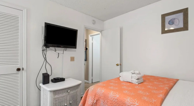 Sleeps 10, 4 Pools, Mini-golf Fun + Free Tickets: Dolphin Cruise & More!