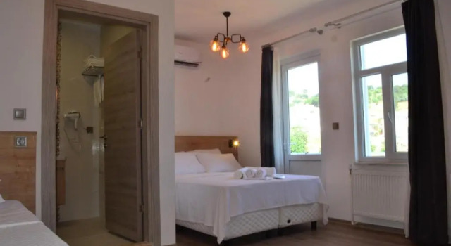 Трёхместный номер Standard с балконом Parli Hotel