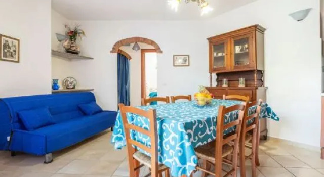 Cozy Veranda Retreat Near Budoni