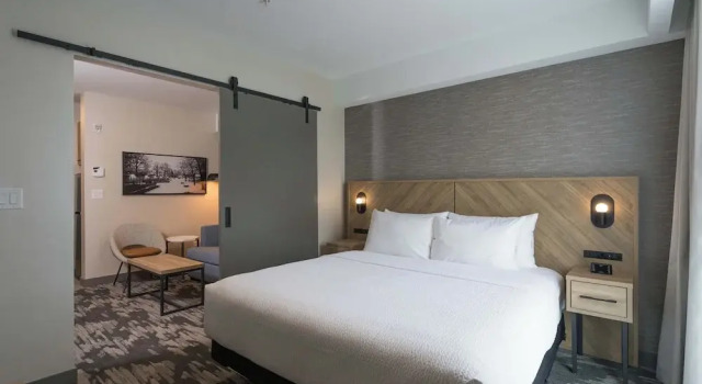 Люкс Standard Sandman Signature Winnipeg Airport Hotel & Suites