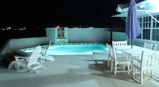 Вилла Waters Edge Villa - Oceanfront with Private Pool