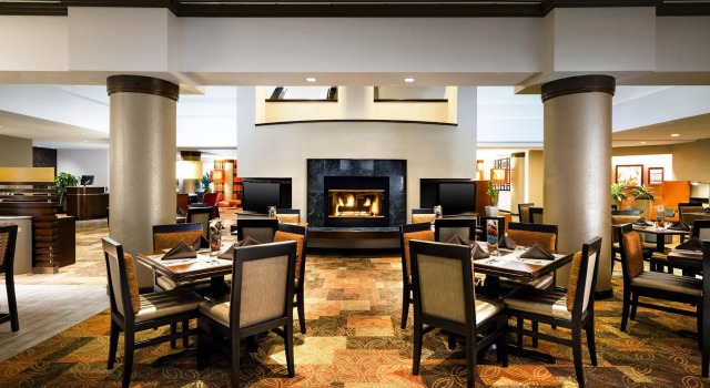 Полулюкс Sheraton Suites Orlando Airport Hotel