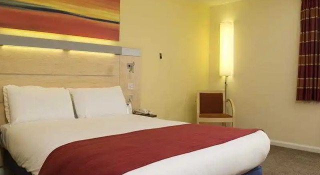 Holiday Inn Express Warwick M4-j15, Забронировать Отель Отели Уорикшир с парковкой, Парковка