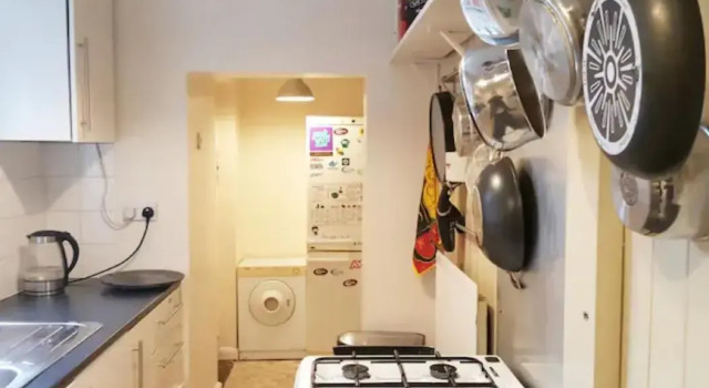 Spacious 2 bed Airbnb (entire house!)
