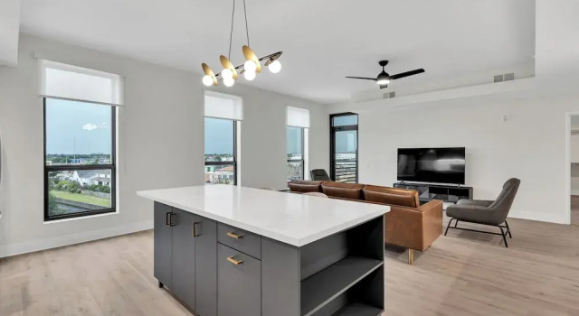 Двухместные апартаменты Luxury с балконом Latitude Apartments