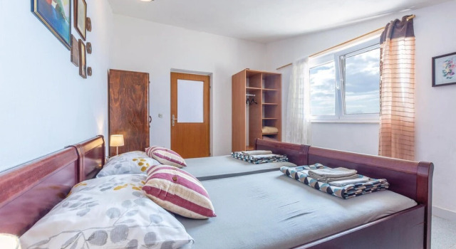 Amazing Home in Sevid With Wifi and 9 Bedrooms