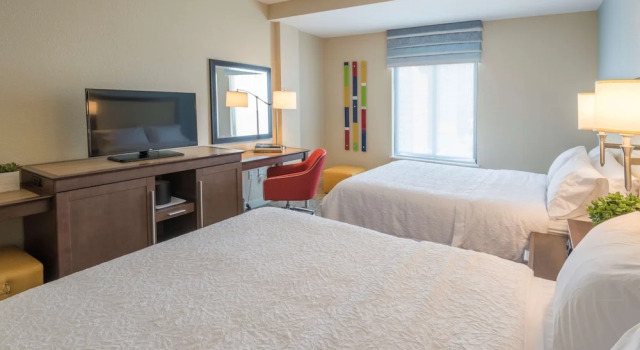 Четырёхместный номер Hampton Inn & Suites Tulsa Downtown, Ok