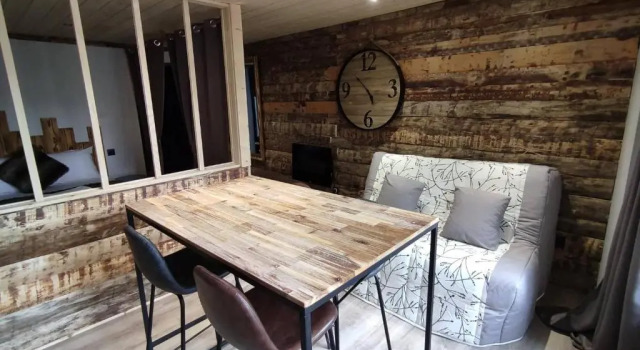 Le grand moulin des tanneurs B&B et Love Room, Забронировать Отель «постель и завтрак» Отели Горного массива Юры с парковкой, Парковка