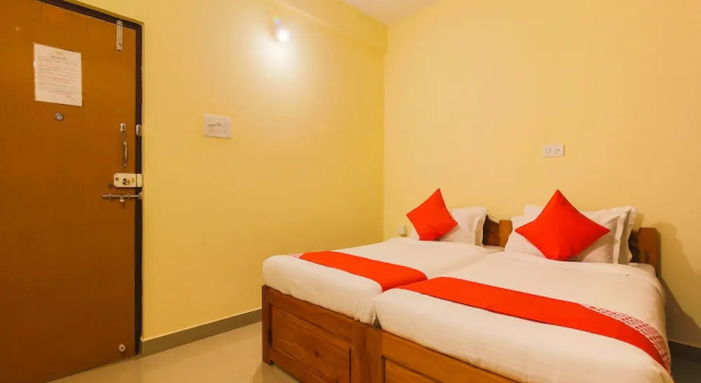 OYO Flagship 19324 Dom's Cafe Calangute, Boek Hotel Calangute Noord-Goa