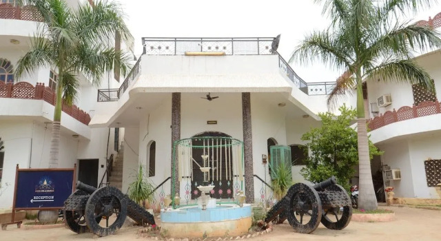OYO 17368 Ranibagh Palace, Prenota Hotel Jhālāmand 