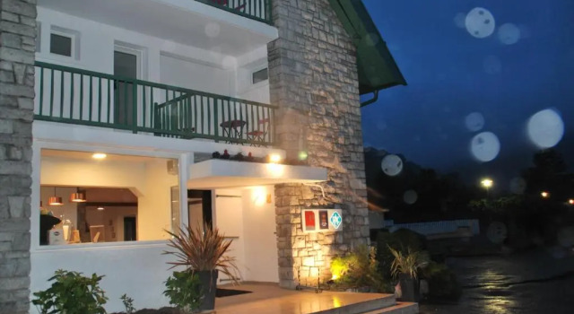 Hotel Le Chalet, Book Chalet Hotels in Pyrenees National Park with Parking, Parking
