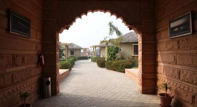 Thar Oasis Resort & Camp, Забронировать Курортный отель Отели штата Раджастхана с бассейном, Бассейн