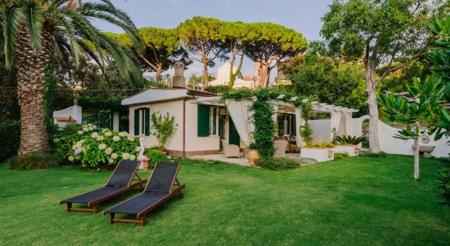 La residEnza 2 Holiday House Ravello, Забронировать Отель Равелло Побережье Амальфи, рядом с Villa Cimbrone Gardens
