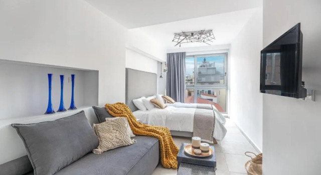 Mythos Luxury Suites, Забронировать Отель Афины Острова Саронического залива - Аттика, рядом с Галереи Зумбулакис