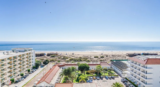 Полулюкс с видом на море Yellow Praia Monte Gordo