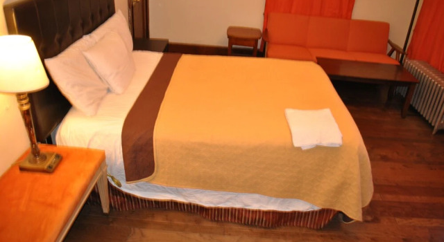 Newark Airport Room with Private Bath, Забронировать Отель Ньюарк North Jersey, рядом с Newark Community Health Center