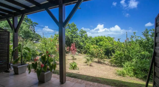 Appartement d'une chambre avec vue sur la mer jardin clos et wifi a Le Robert a 5 km de la plage