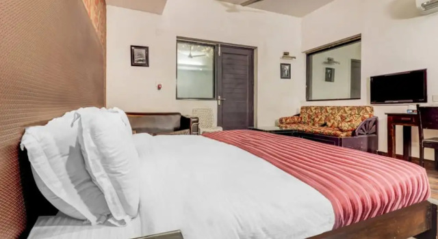 Hotel Kular at Saket Near PVR Cinema, Забронировать Отель Сакет 