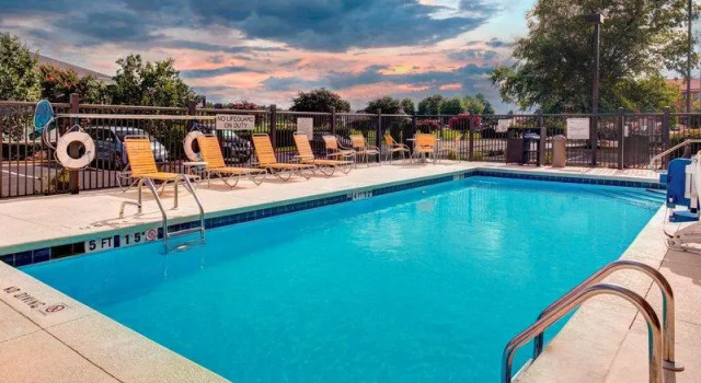 Кровать в общем номере Fairfield by Marriott Inn & Suites Anniston Oxford