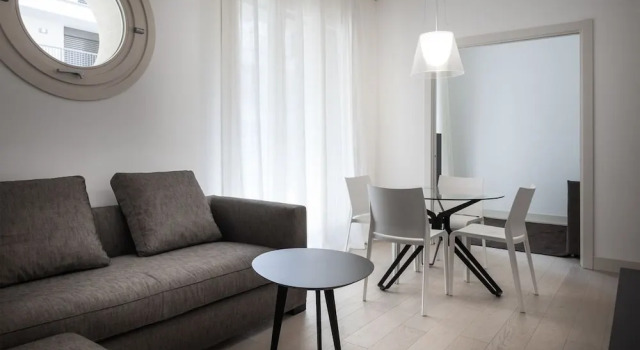 Number 19, Book Hotel Hotels in Milan with a Pool, near Teatro Strehler, Swimming Pool