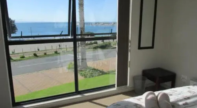 Point Village Accommodation - Santos 6, Забронировать Отель Отели Mossel с парковкой, Парковка