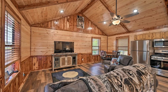 Коттедж Cozy Broken Bow Cabin, Walk to the Lukfata Creek!