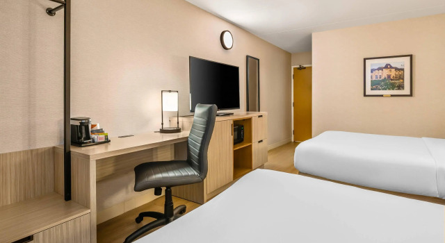 Четырёхместный номер Standard Comfort Inn Montreal - Laval - Highway 15