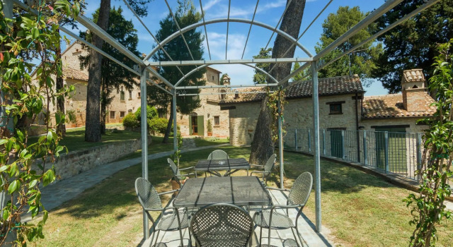 Scenic Apartment in Mombaroccio with Garden near City Center, Rezervovat Apartmán  