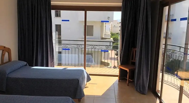 Номер Standard с балконом Hostal Residencia Nicolau